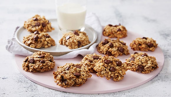 oatmeal, banana and dark choc cookies