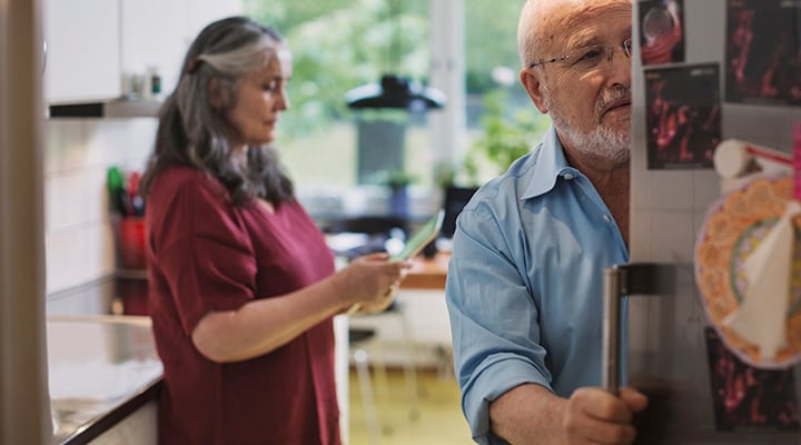 couple unsure what to eat